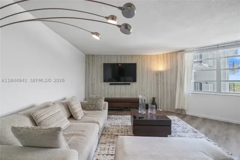 2750 NE 183rd Street Aventura FL 33160