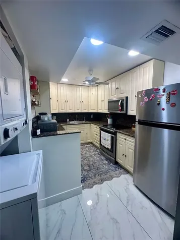 737 SE 1st Way Deerfield Beach FL 33441