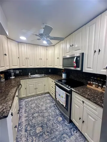 737 SE 1st Way Deerfield Beach FL 33441
