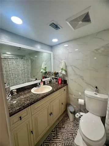 737 SE 1st Way Deerfield Beach FL 33441