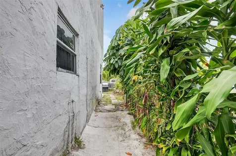 435 Avenida Alegre West Palm Beach FL 33405