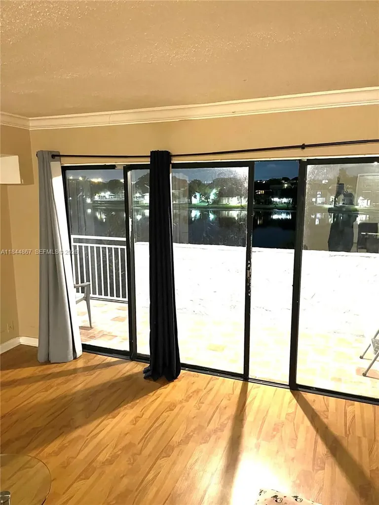 9359 Fontainebleau Boulevard Miami FL 33172