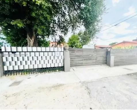 2215 NW 33rd Street Miami FL 33142