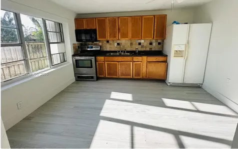 2215 NW 33rd Street Miami FL 33142