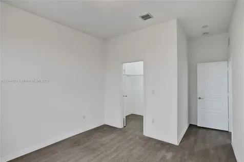 643 NE 191st Terrace Miami FL 33179