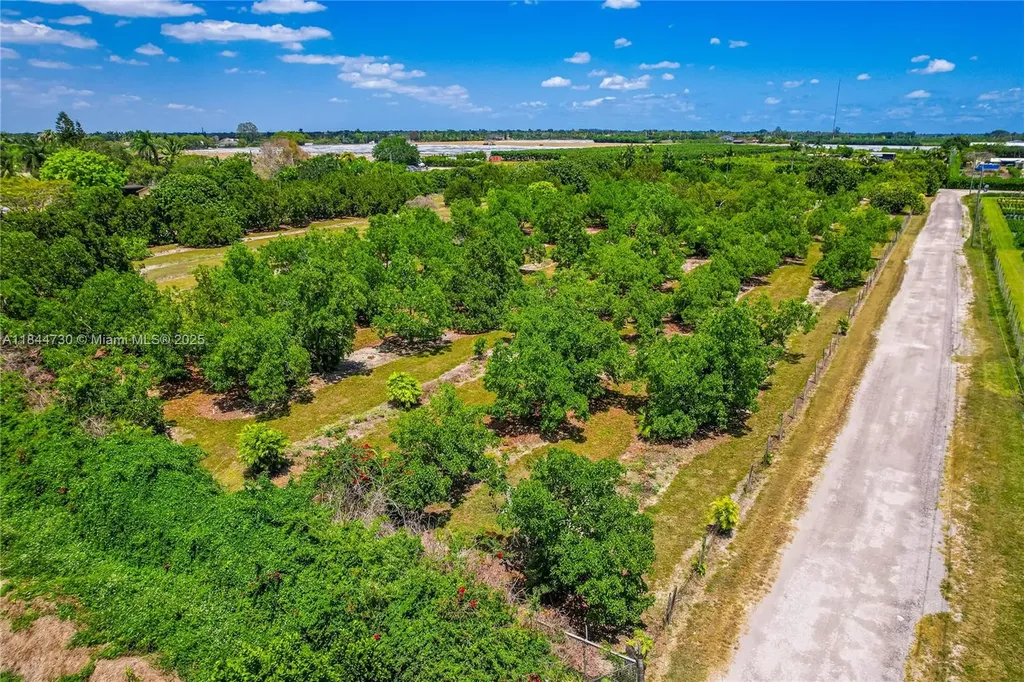 254XX SW 217ave Homestead FL 33031