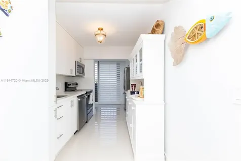 77 Crandon Boulevard Key Biscayne FL 33149