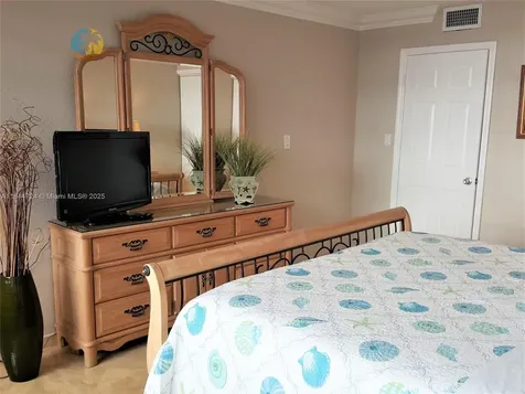 5225 Collins Avenue Miami Beach FL 33140