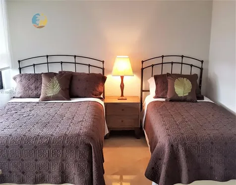 5225 Collins Avenue Miami Beach FL 33140