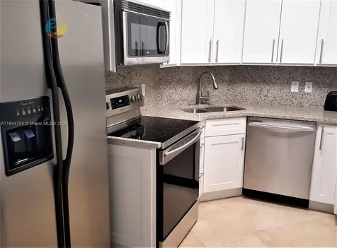 5225 Collins Avenue Miami Beach FL 33140