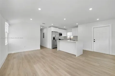 2479 NW 26th Street Miami FL 33142