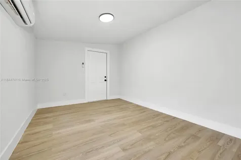2479 NW 26th Street Miami FL 33142