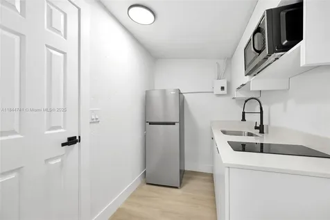 2479 NW 26th Street Miami FL 33142