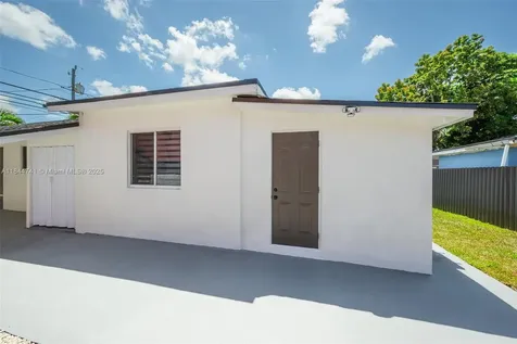 2479 NW 26th Street Miami FL 33142