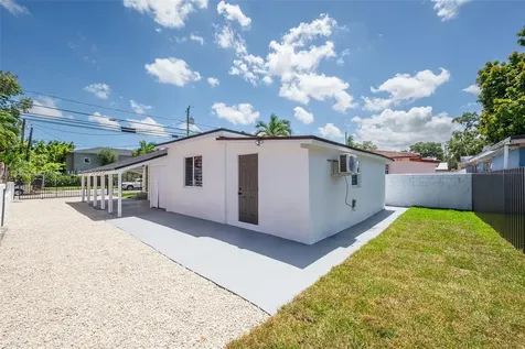 2479 NW 26th Street Miami FL 33142