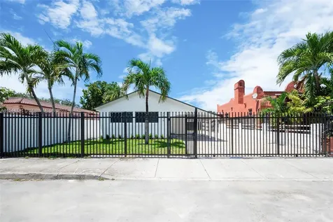 2479 NW 26th Street Miami FL 33142