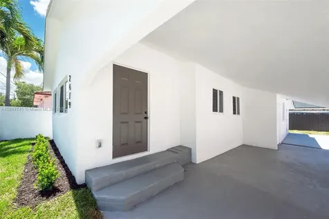 2479 NW 26th Street Miami FL 33142