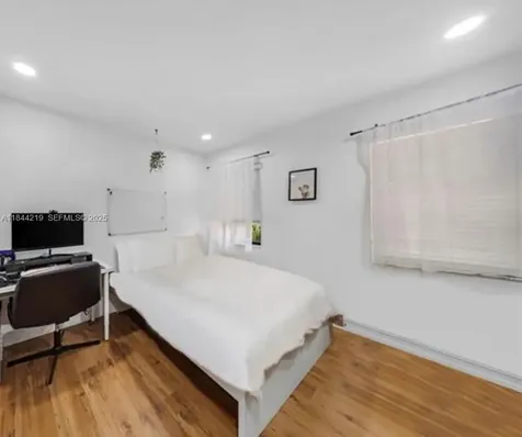 8453 NW 189 Street Road Hialeah FL 33015