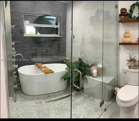 8453 NW 189 Street Road Hialeah FL 33015