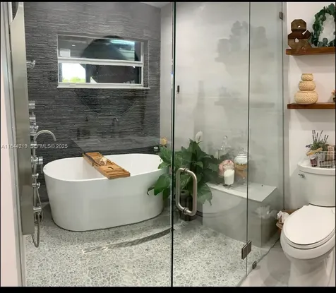 8453 NW 189 Street Road Hialeah FL 33015