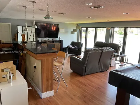 8453 NW 189 Street Road Hialeah FL 33015