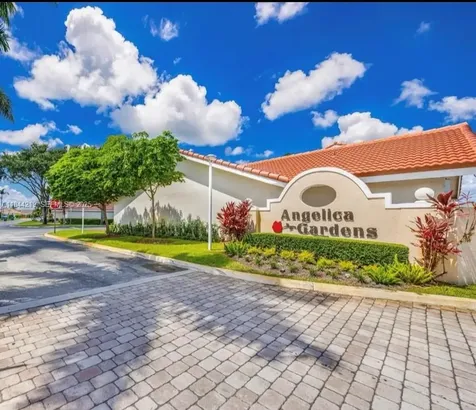 8453 NW 189 Street Road Hialeah FL 33015