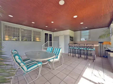 6290 SW 37th Street Miami FL 33155