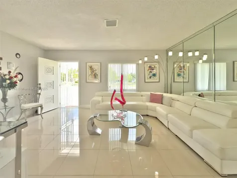 6290 SW 37th Street Miami FL 33155