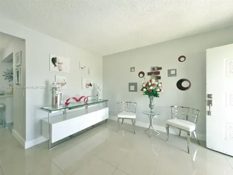 6290 SW 37th Street Miami FL 33155