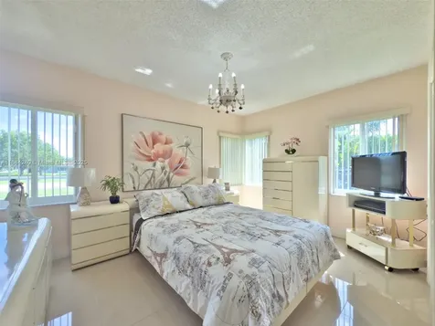 6290 SW 37th Street Miami FL 33155