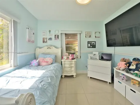 6290 SW 37th Street Miami FL 33155