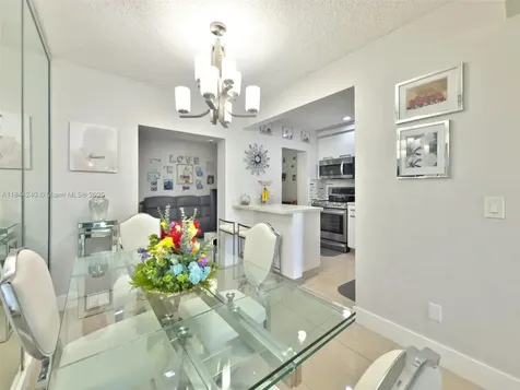 6290 SW 37th Street Miami FL 33155