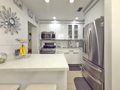 6290 SW 37th Street Miami FL 33155