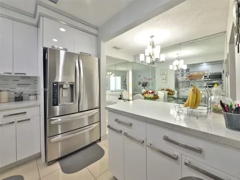 6290 SW 37th Street Miami FL 33155