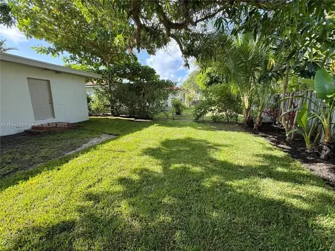 7536 Cutlass Avenue North Bay Village FL 33141