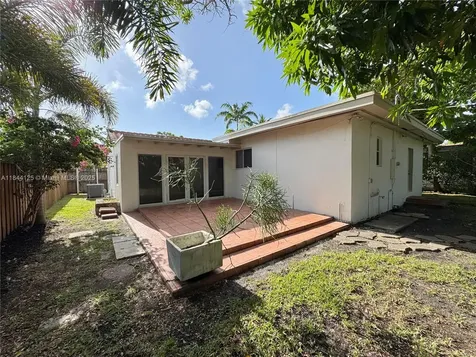 7536 Cutlass Avenue North Bay Village FL 33141