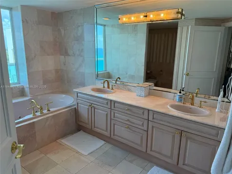 5025 Collins Avenue Miami Beach FL 33140