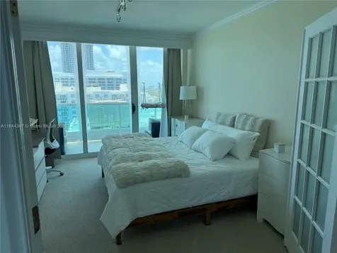 5025 Collins Avenue Miami Beach FL 33140