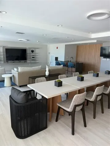 5025 Collins Avenue Miami Beach FL 33140