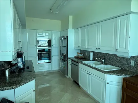 5025 Collins Avenue Miami Beach FL 33140