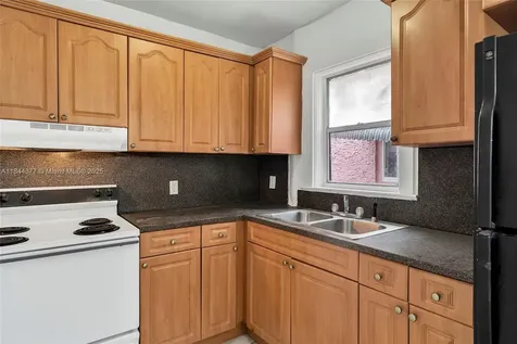 1137 NW 29th Terrace Miami FL 33127