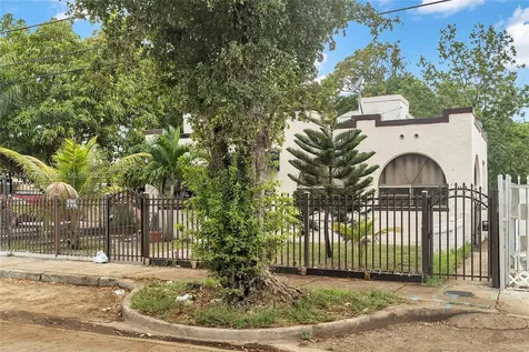 1137 NW 29th Terrace Miami FL 33127