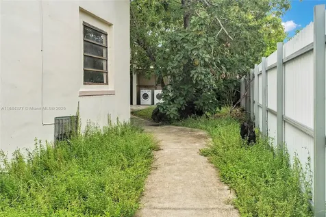1137 NW 29th Terrace Miami FL 33127