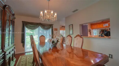 810 Greenbriar Avenue Davie FL 33325