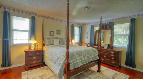 810 Greenbriar Avenue Davie FL 33325