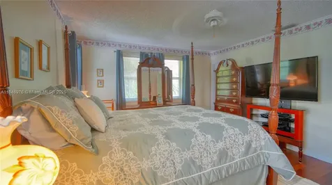 810 Greenbriar Avenue Davie FL 33325