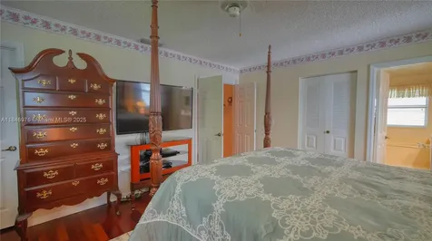 810 Greenbriar Avenue Davie FL 33325