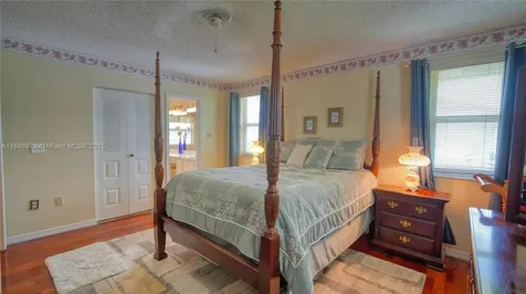810 Greenbriar Avenue Davie FL 33325