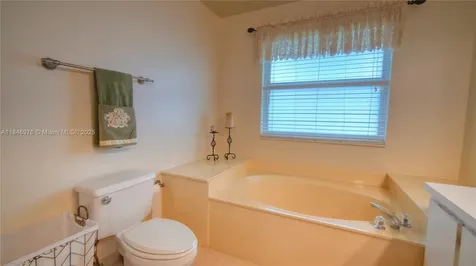 810 Greenbriar Avenue Davie FL 33325