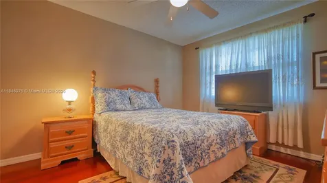 810 Greenbriar Avenue Davie FL 33325